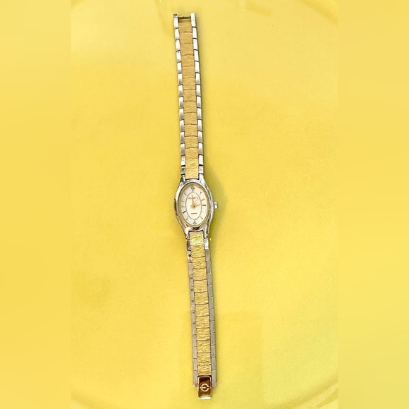 Vintage Elgin Diamond Quartz Two Tone Watch—Working - Picture 8 of 10